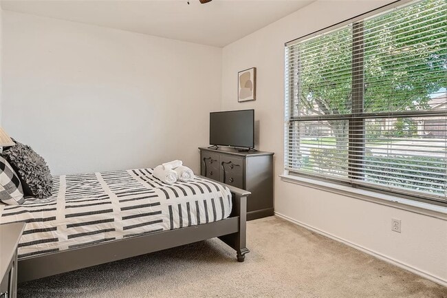 Building Photo - 1639 Bayland St