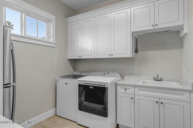 Building Photo - 94 Fairway Wood Way