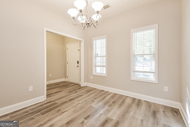 Building Photo - 4580 Ferncrest Pl