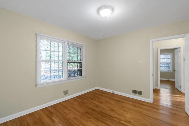 Building Photo - 409 Kildare Ave NW