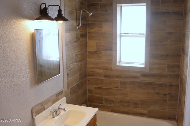 Building Photo - 540 Graham Pl