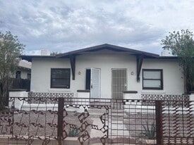 Building Photo - 616 E 8th St