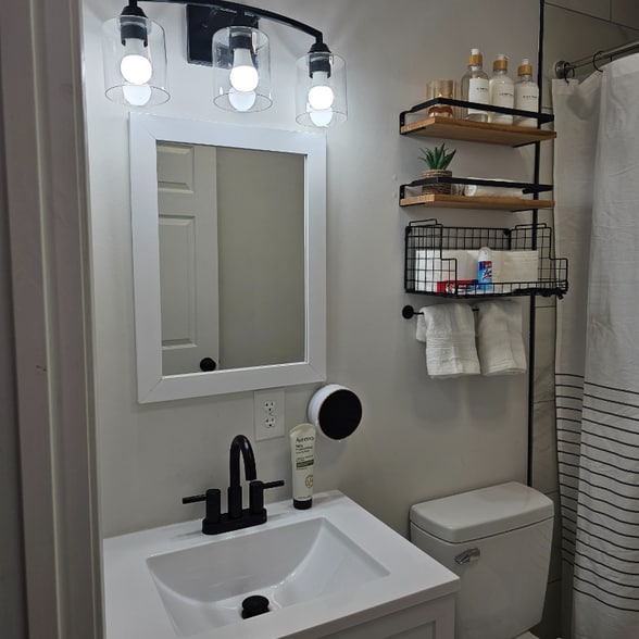 Building Photo - 822 S Kilbourne Rd