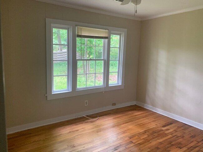 Building Photo - 3 Bedrooms, 1 Bathroom - Home in East Rome!