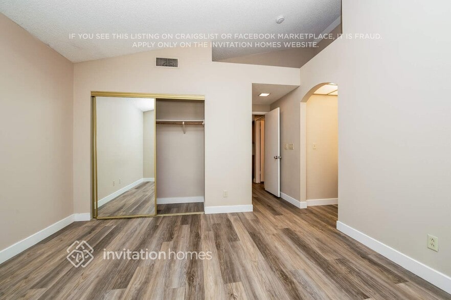 Building Photo - 3213 Shoreheight St