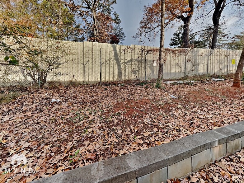 Building Photo - 1345 Womack Ave