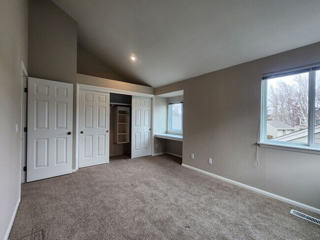 Building Photo - Love the area you live ! River Run area in South East Boise!
