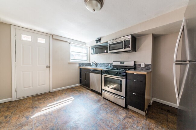 Building Photo - AVAILABLE JUNE 2026 - 2 Bedroom Home w/ loft in Prime MT. WASHINGTON Location!