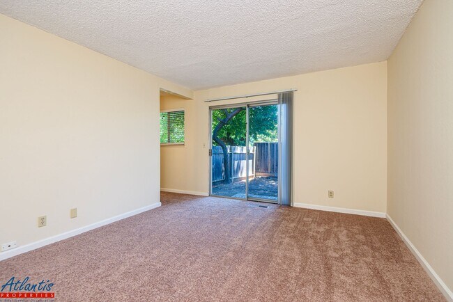 Building Photo - Lovely Blossom Valley Home