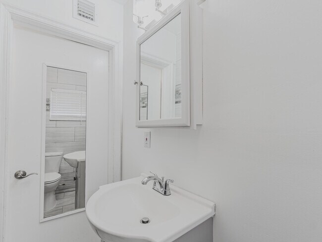 Building Photo - 112 W 34th St