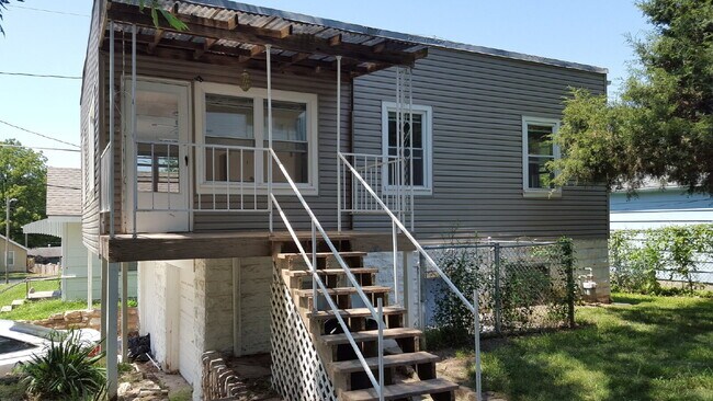 Building Photo - TWO BEDROOM HOME WITH GARAGE