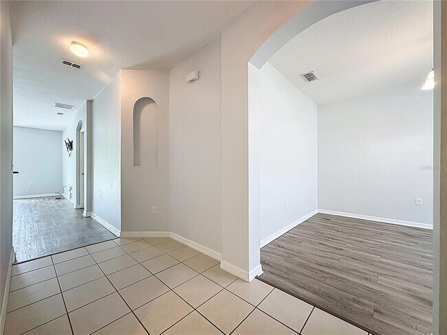 Building Photo - 3169 Queen Alexandria Dr