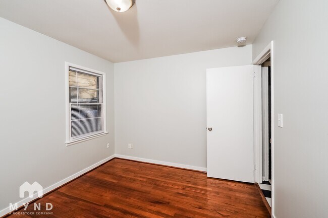 Building Photo - 1344 5th Pl NW