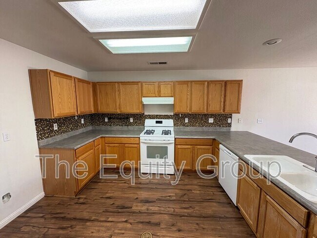 Building Photo - 429 N Amador St