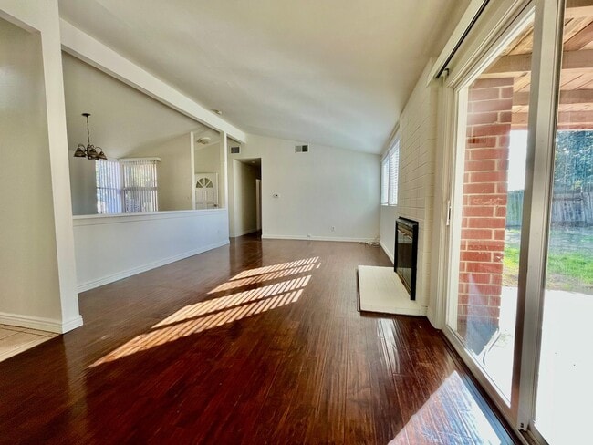 Building Photo - Move-In Ready 3BR/2BA Home w/ Solar, EV Charger & Garage