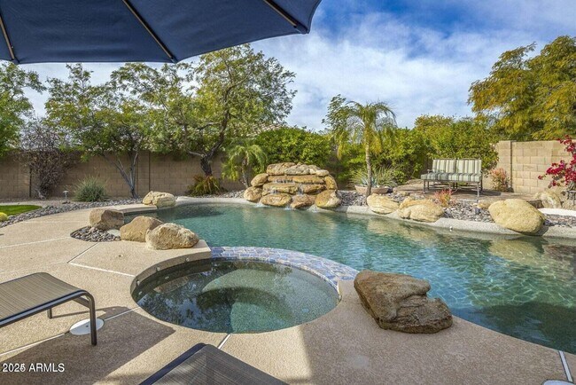 Building Photo - 10912 E Butherus Dr