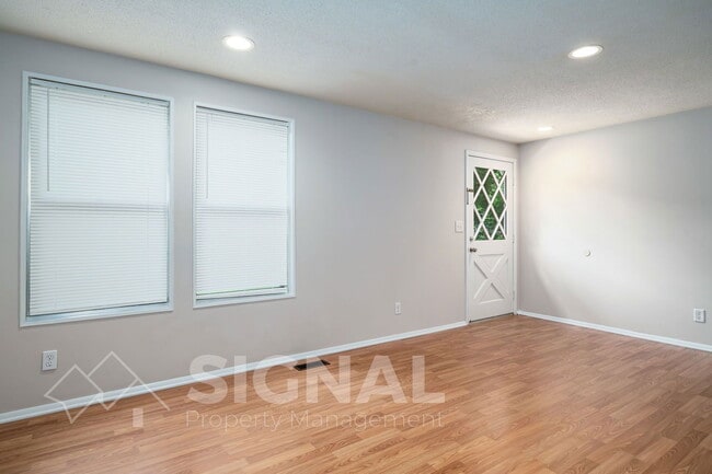 Building Photo - 5040 Oak Leaf Cir