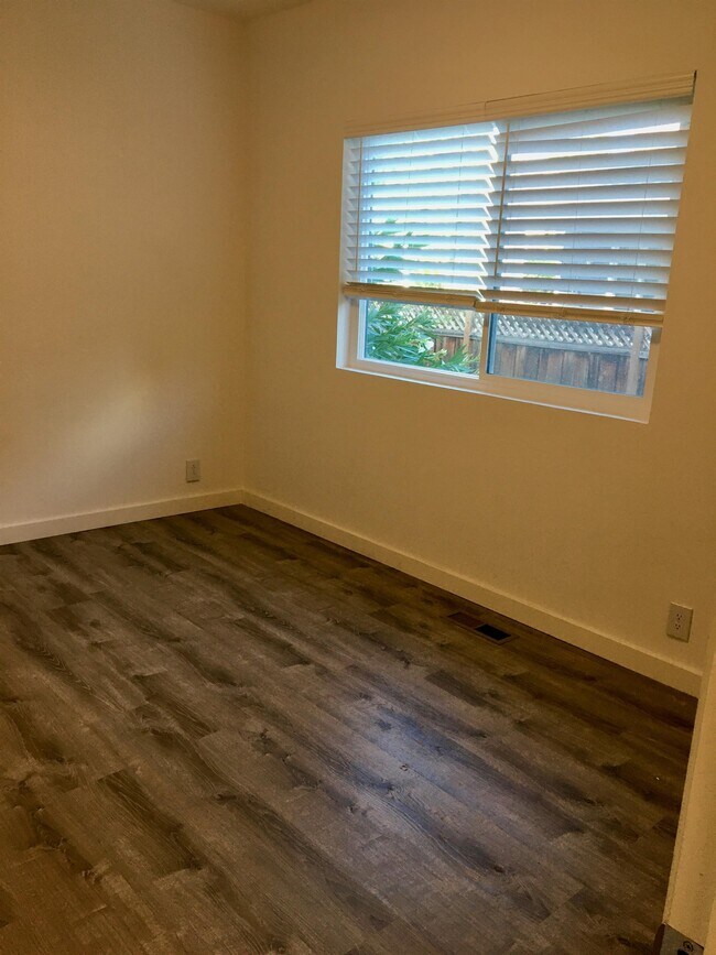 Building Photo - 853 Channing Ave