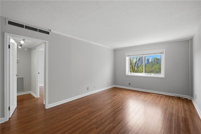 Building Photo - 2285 Peachtree Rd NE