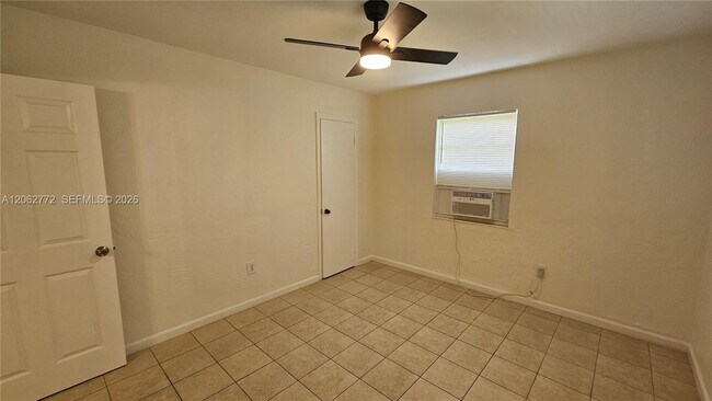 Building Photo - 6118 Plunkett St