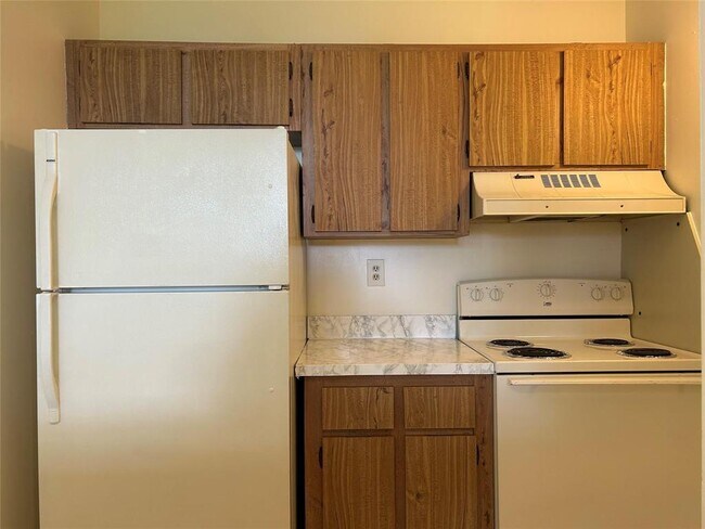 Building Photo - 2401 Riverside Dr