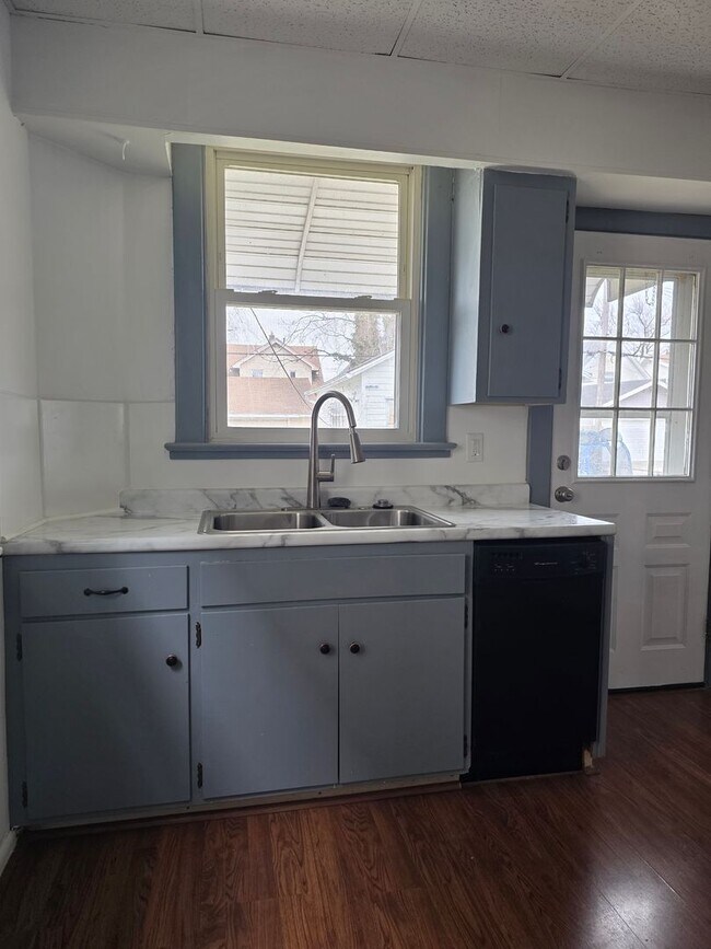 Building Photo - Three Bedroom Single Family Home in Toledo