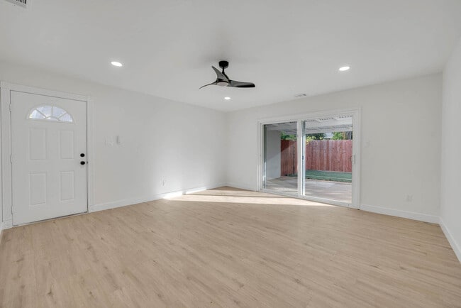 Building Photo - 9678 Lake Natoma Dr