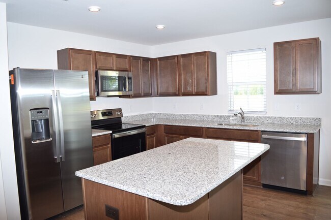 Building Photo - Modern 3-Bedroom Townhome in Desirable Bear Park