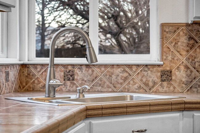 Building Photo - Enjoy this Spectacular Parklike backyard with Landscaping Included in Rent