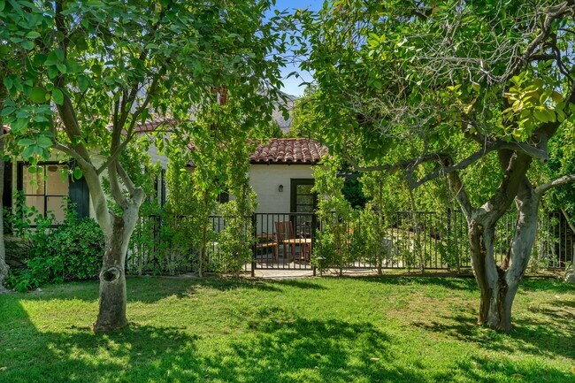Building Photo - 839 N Avenida Olivos