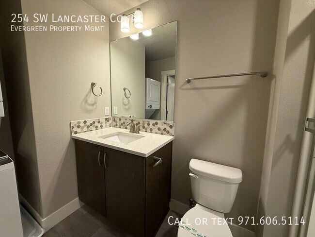 Building Photo - 254 SW Lancaster Ct