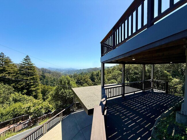 Building Photo - SPACIOUS THREE BED / THREE BATH HOME OFF OF PANORAMIC HWY WITH STUNNING VIEWS