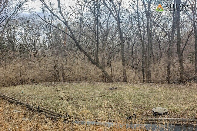 Building Photo - Amazing, Spacious Home! Pet Friendly!