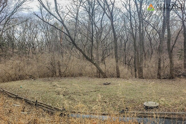 Building Photo - Amazing, Spacious Home! Pet Friendly! New ...