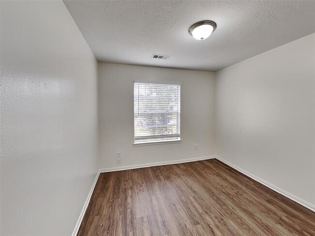 Building Photo - 17602 Coventry Oaks Dr