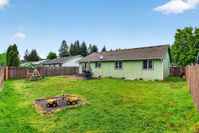 Building Photo - Must See 3 BED/2 Bath Rambler in Heart of Yelm Available 6/10/26! Close to JBLM!!!