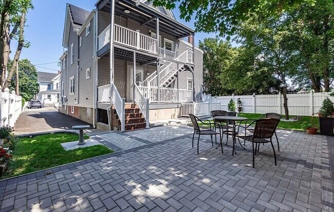 Building Photo - 29 Dolphin Ave