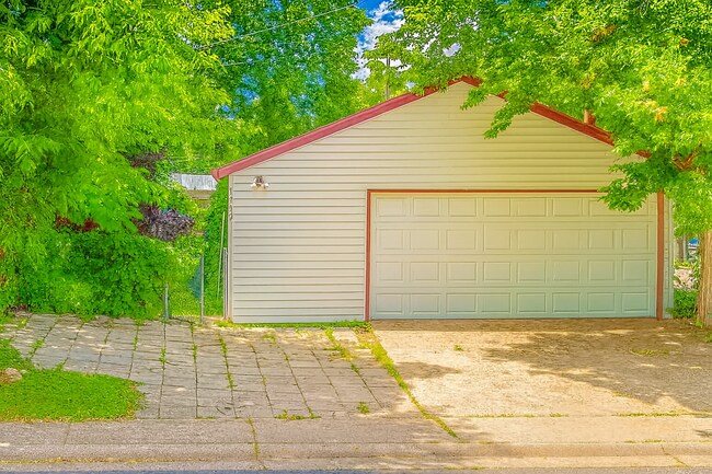 Building Photo - 1759 Iglehart Ave