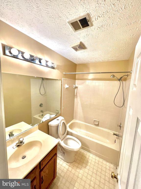 Building Photo - 4306 Lord Fairfax Ct