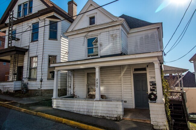 Building Photo - 290 Wiles St