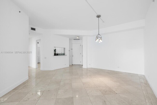 Building Photo - 888 Brickell Key Dr