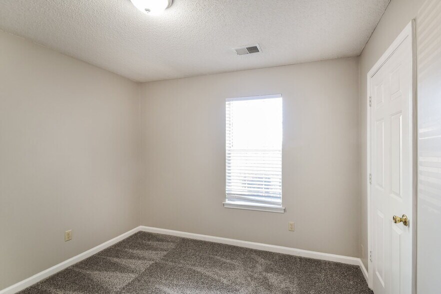 Building Photo - 6991 Raleigh Lagrange Rd