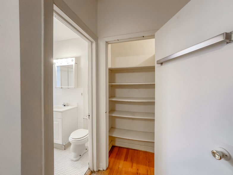 Building Photo - 1055 W George St