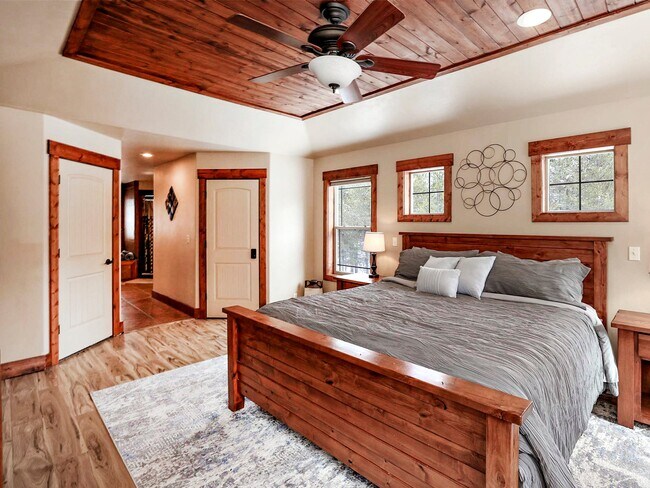 Building Photo - 235 Moonridge Dr