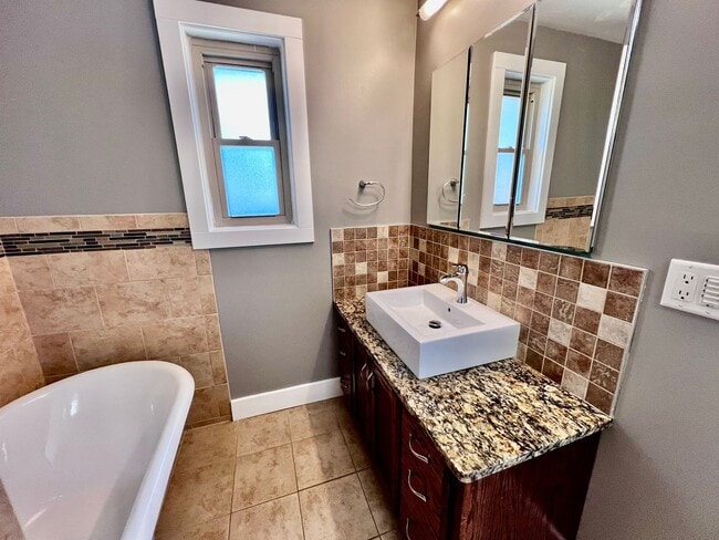 Building Photo - Beautiful waterfront home