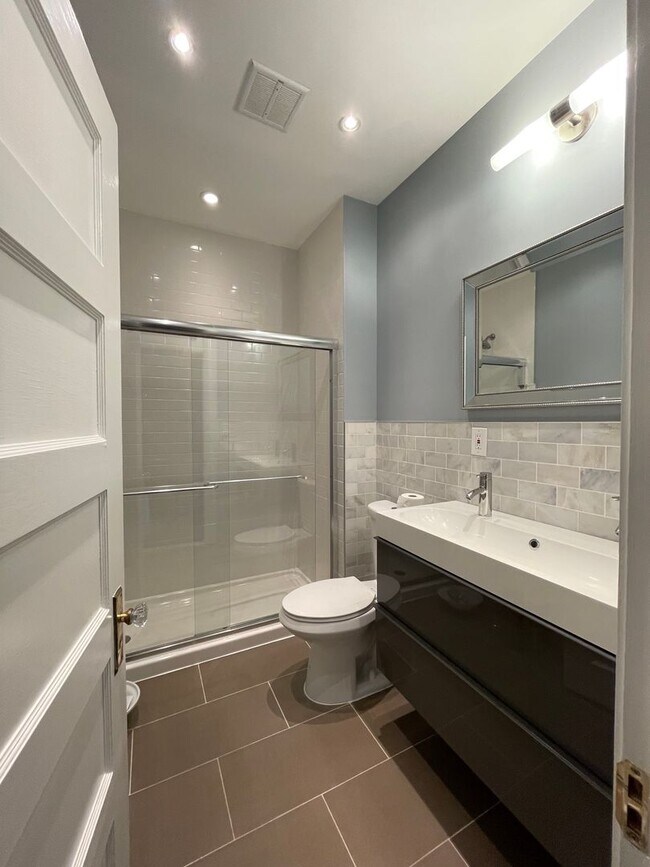 Building Photo - Beautiful Petworth Row House On Grant Circle Park W/Parking Included, Pets Welcomed, Updated Kitc...