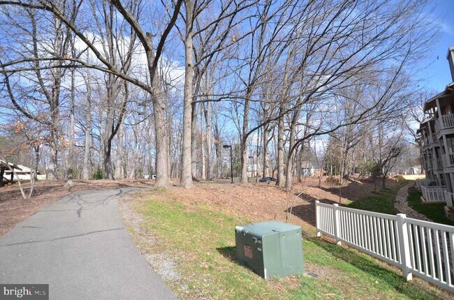 Building Photo - 1702 Ascot Way