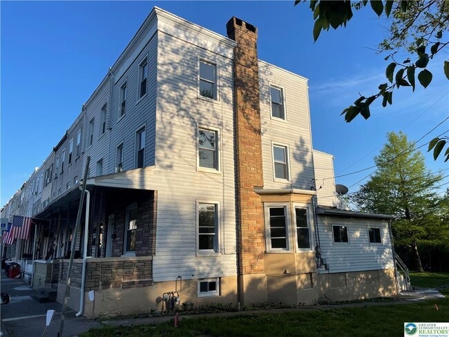 Building Photo - 1342 3rd St
