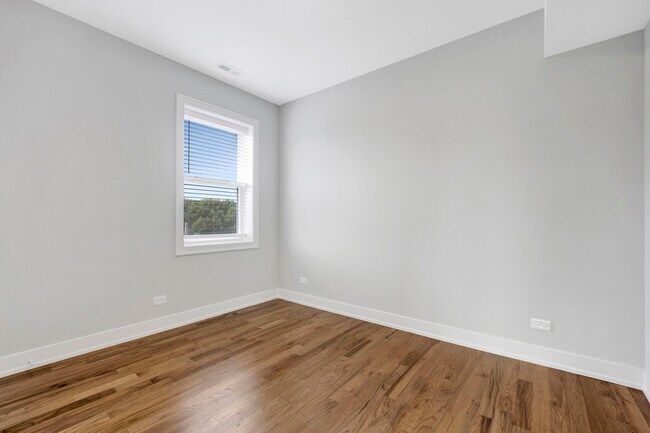 Building Photo - 2350 S Leavitt St