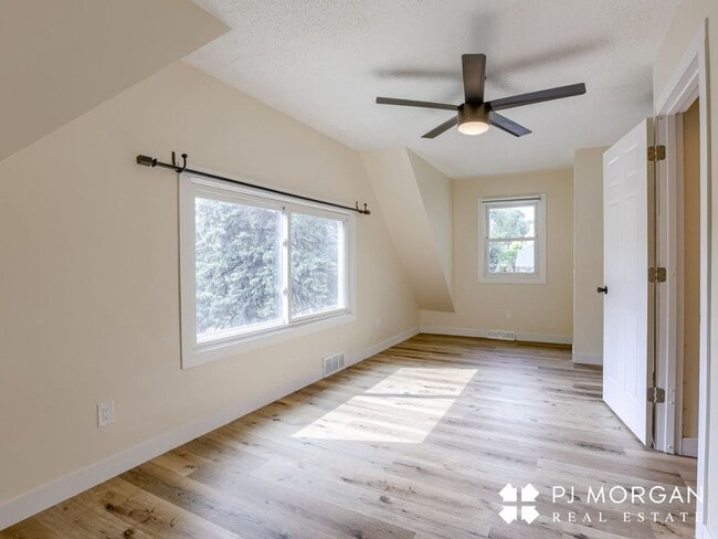 Building Photo - 3 bedroom, 2 bathroom House Available Imme...